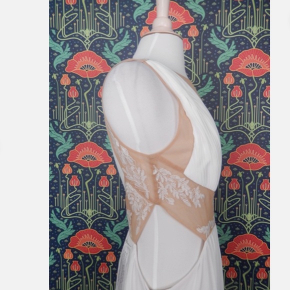Bcbg Max Azria Gisela White Beige Embroidered Cut Out Waist Chiffon Gown Dress 8 - Picture 9 of 11